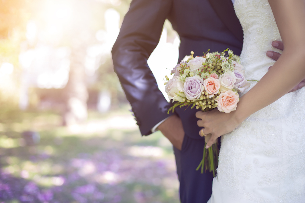 bride & groom with bouquet in aspen