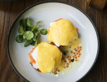 Eggs benedict with salmon and roe