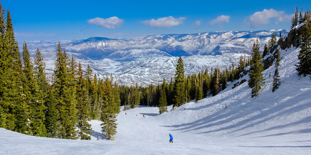 Sunny skiing in Aspen