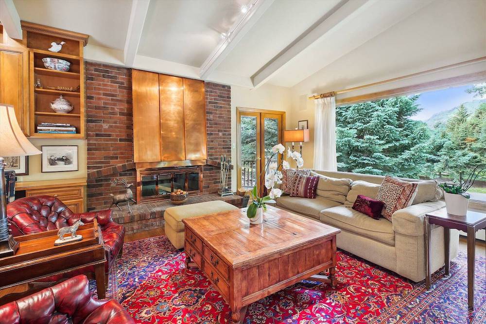 View of living room of Silver Kingdom vacation rental in Aspen